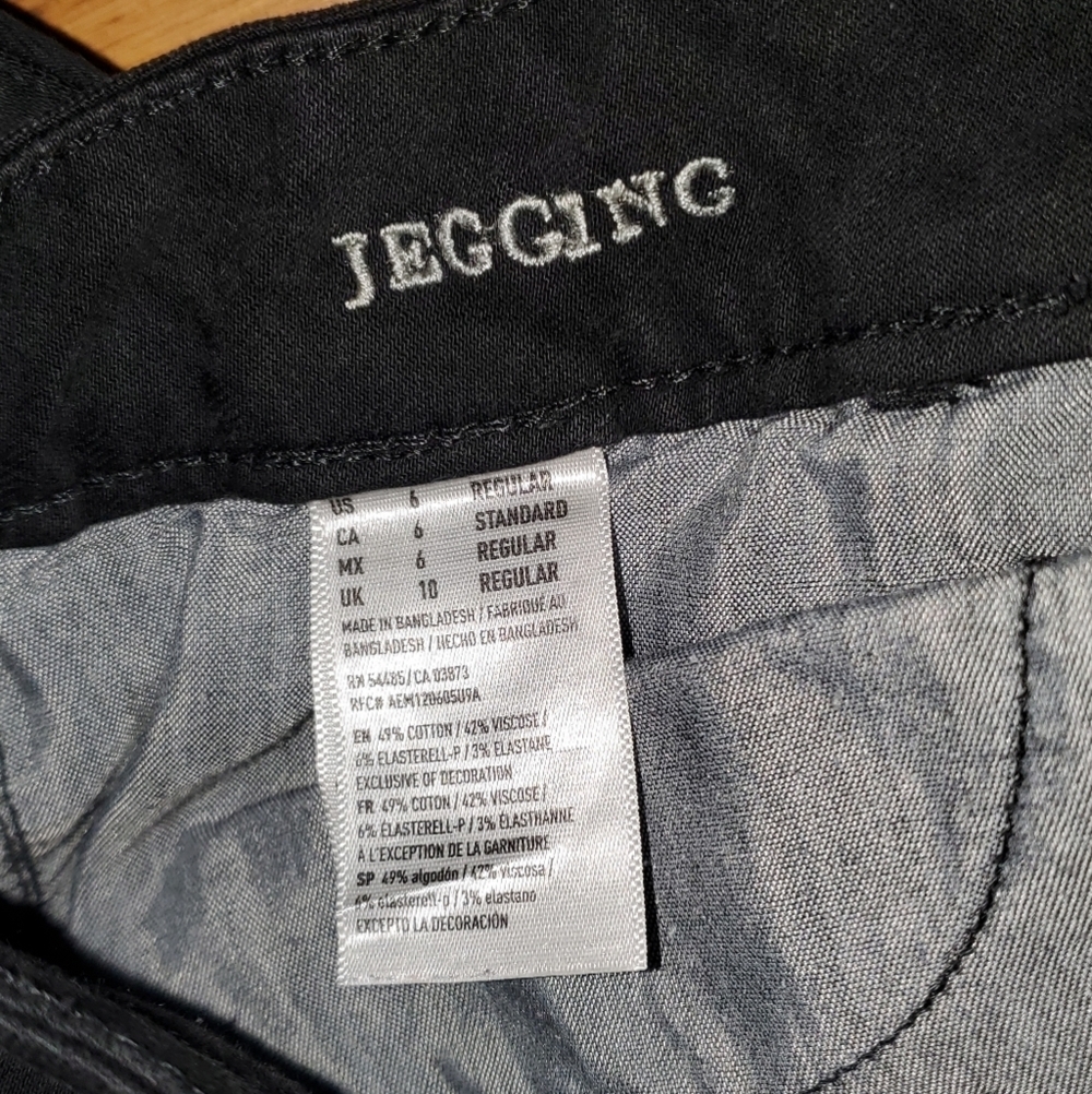 American Eagle Outfitters Black Skinny Jeans with Distressing - Picture 3 of 12